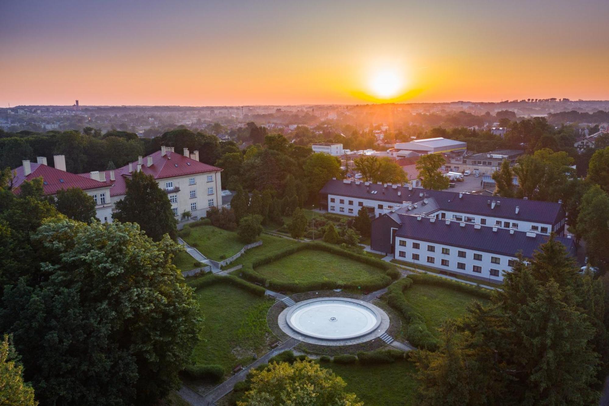 Centrum Rehabilitacji Spolecznej I Zawodowej Zaz Sloneczne Wzgorze Tarnow Ngoại thất bức ảnh